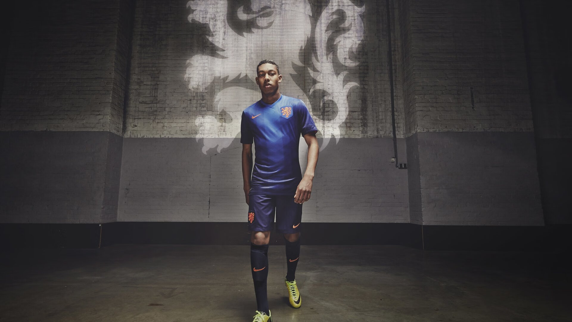 蒂亚戈导演诺坎普之夜，巴萨传控风暴碾压莱比锡红牛